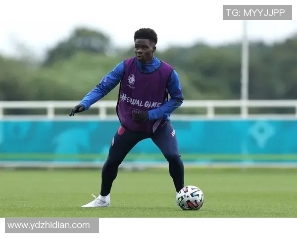 蓝色军团意大利足球明星的辉煌历程与传奇瞬间回顾